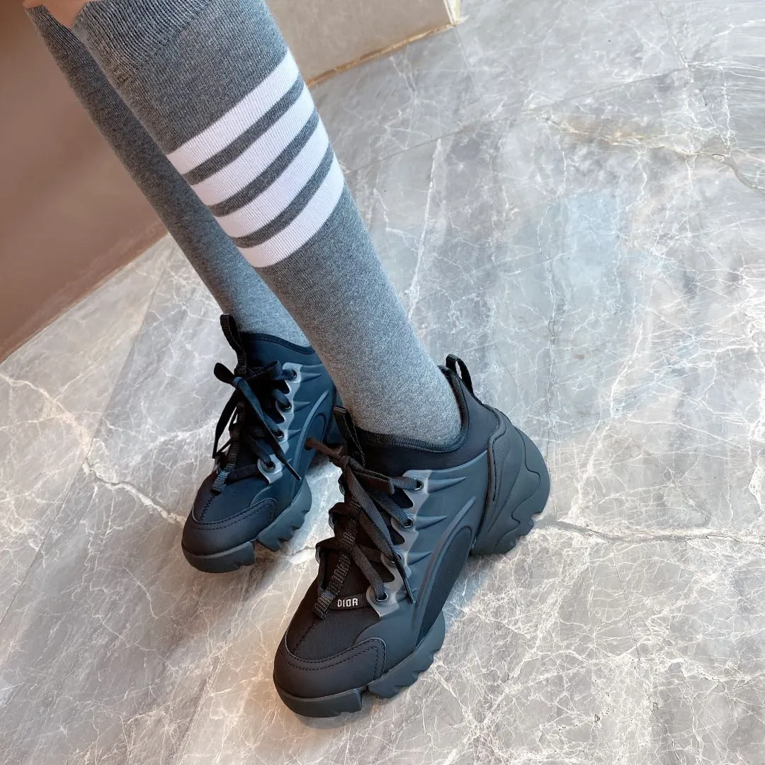 👟👟Ex-factory price 460 👟👟 Women’s Shoes Women’s Clothing DiorDior High-End Version Super Popular Dior Dad Shoes-Crusie “J’DIOR 2020ss The new product created at the first major show of Paris Fashion Week in spring "As long as you buy this noble elegance, it will be yours." The new series is inspired by Dior's chief designer to cleverly combine the webbing on the dress with elegance on the perfect shoe shape. Super classic and good-looking. The original last is the most perfect last shape. Customized original material: imported silk cowhide with soft original customized Lycra surface. The best fabric on the market. 1:1 molded original film combination. The inner cowhide feet are perfect! Sizes 35-41, welcome to compare with the real ones